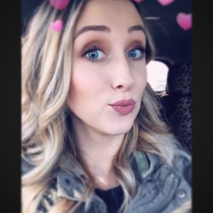 Meet your Posher, Dena